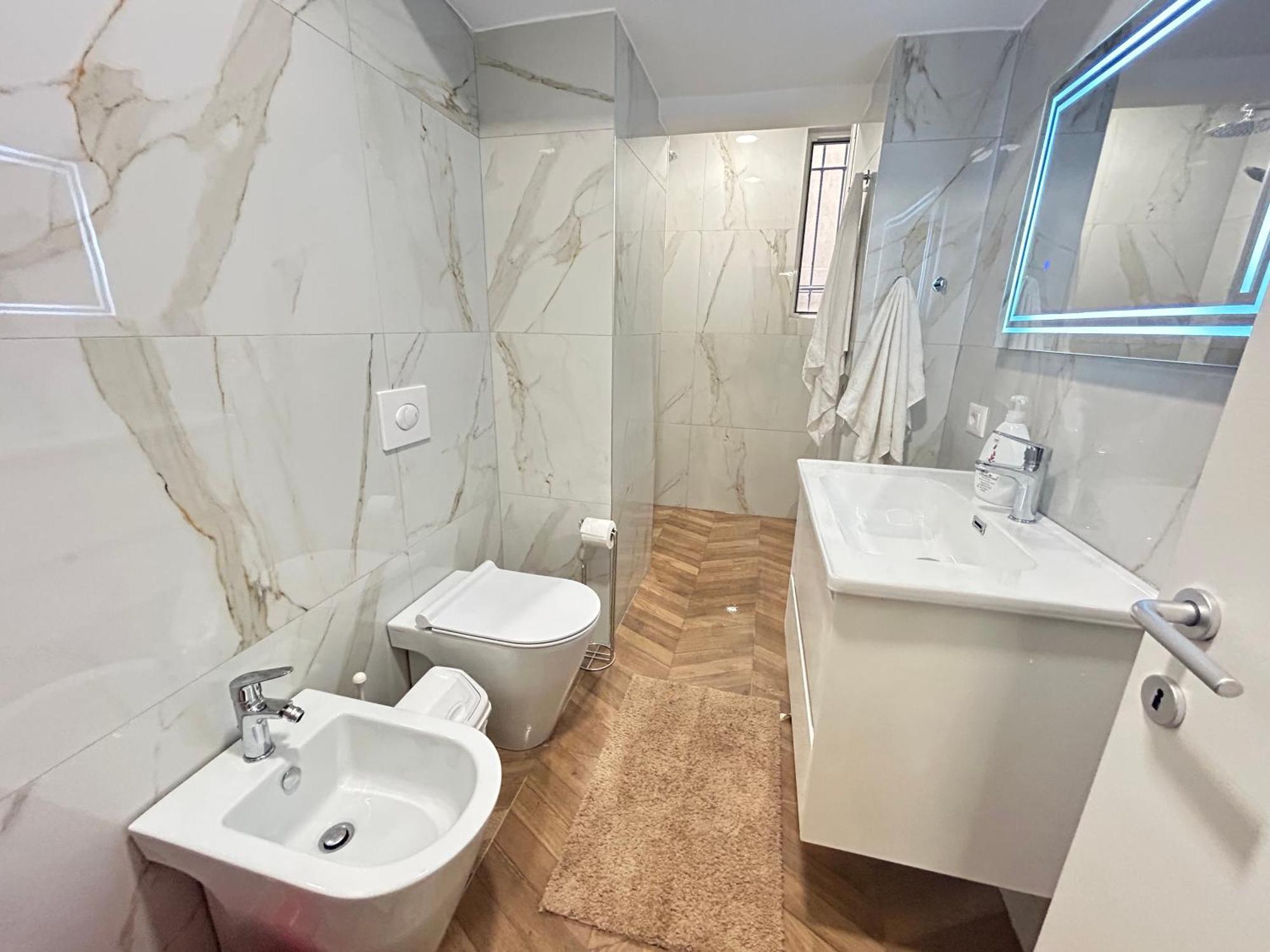 Apartment Spacious Fancy Tirana